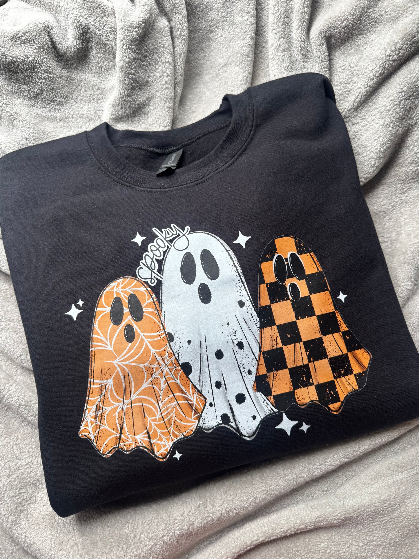 Large Gildan sweatshirt