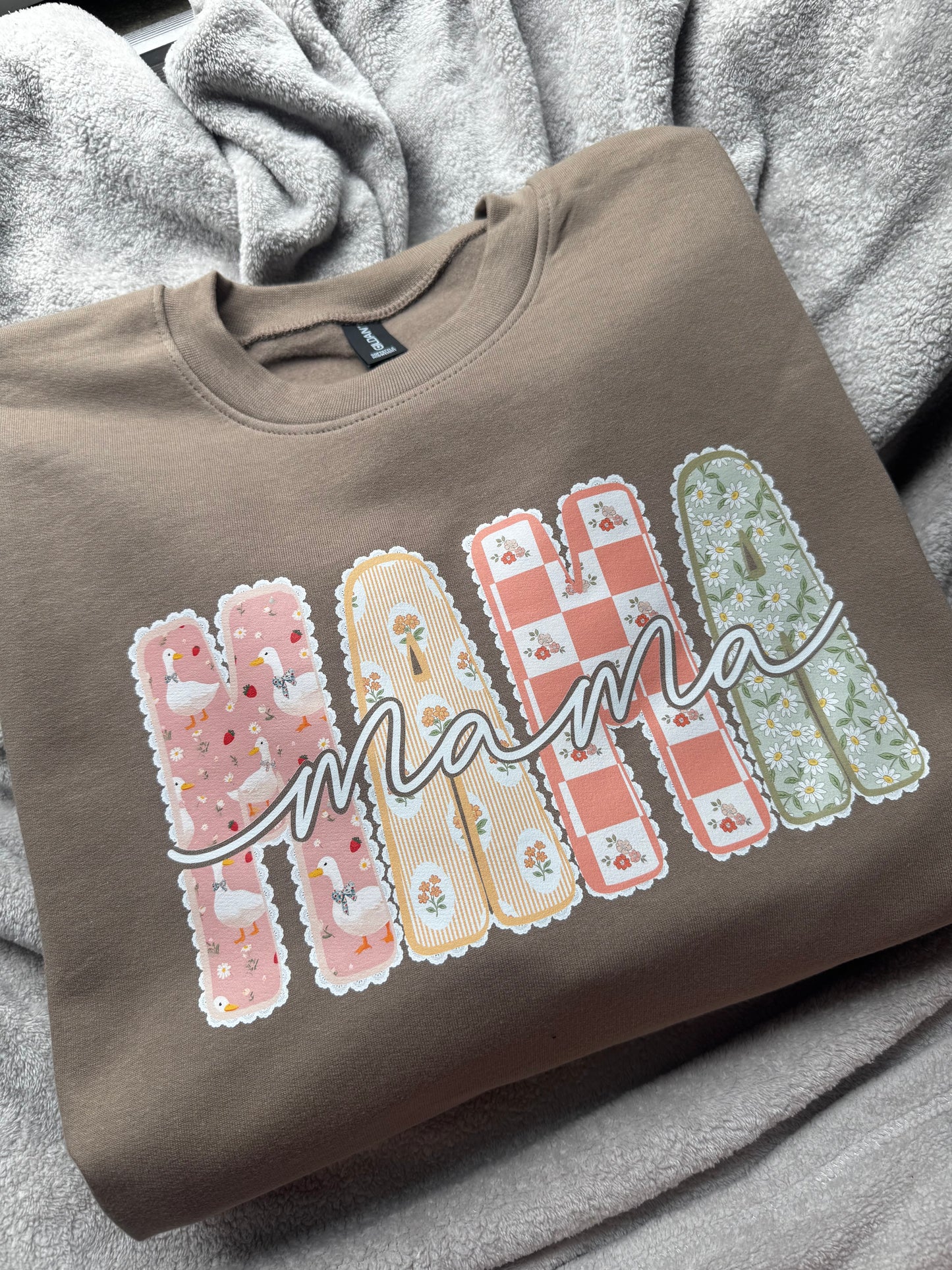 Large Gildan sweatshirt