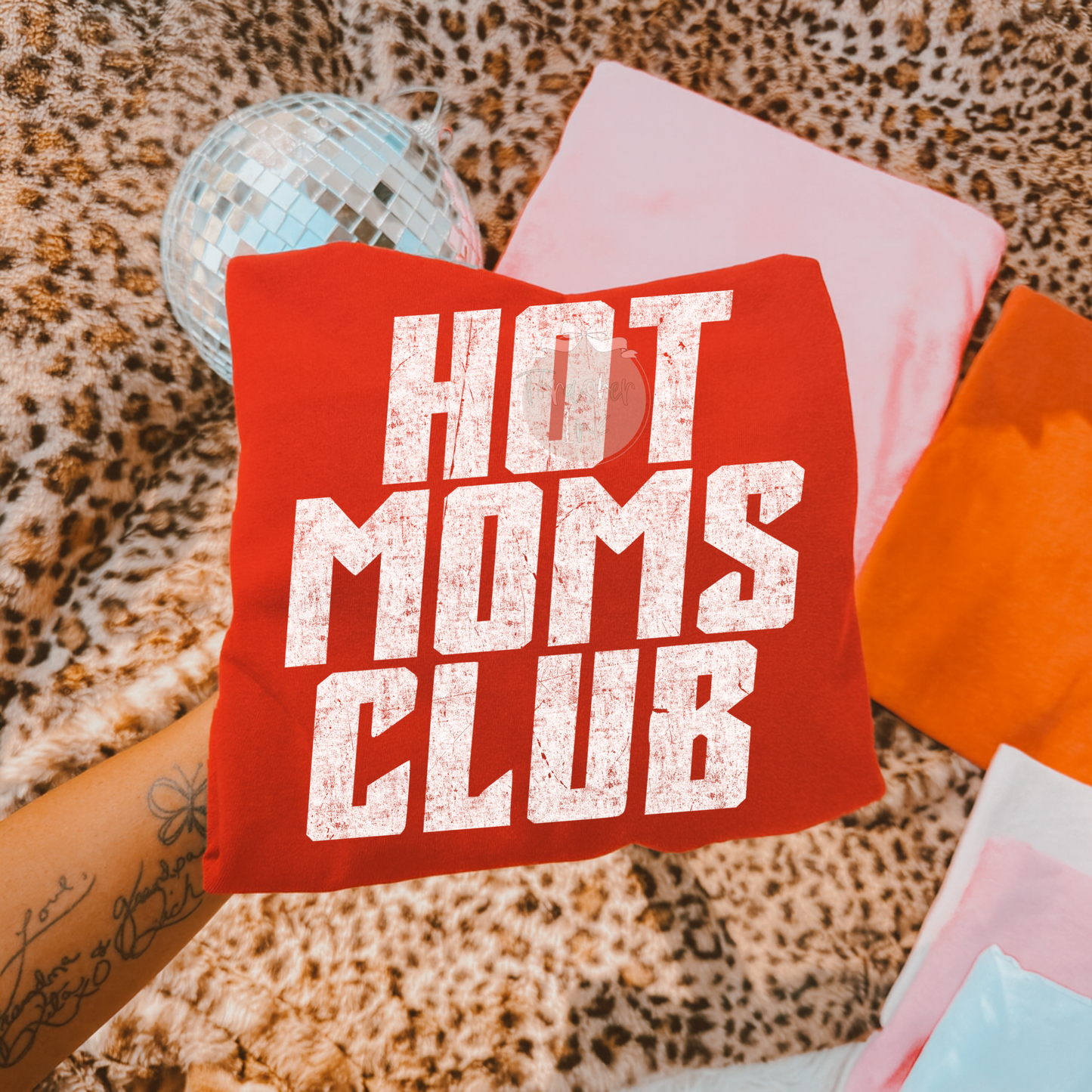 Hot moms club (gildan mock)
